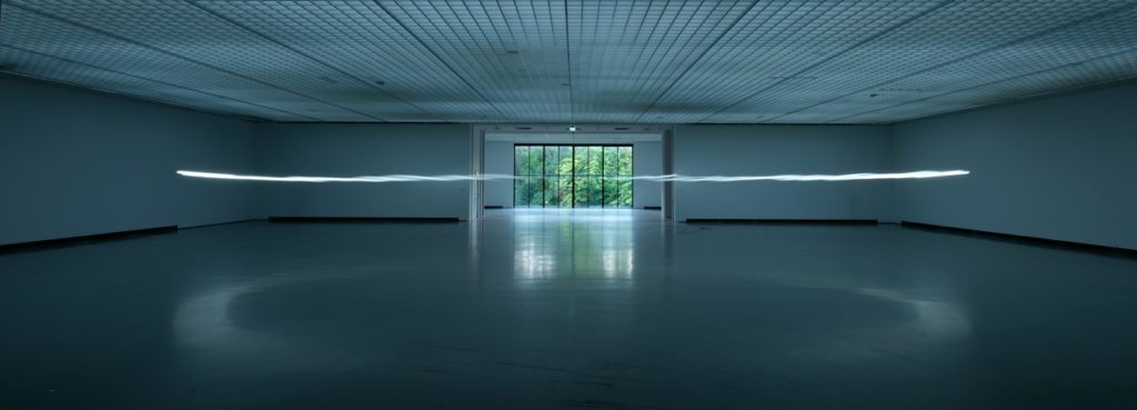 Lichtkunst in de grote zaal van het boijmans museum